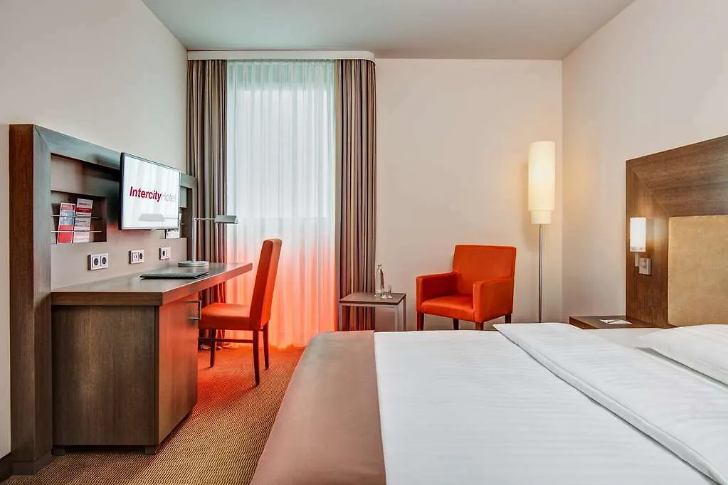 Intercityhotel Berlin Ostbahnhof 3*,