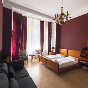 Hotell Hotel-maison Am Olivaer Platz, Berlin