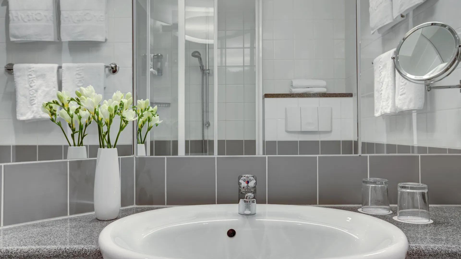 Intercityhotel Berlin Ostbahnhof 3*,