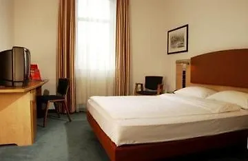 Intercityhotel Berlin Ostbahnhof 3*,