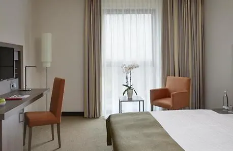 Intercityhotel Berlin Ostbahnhof 3*,