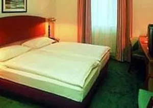 *** Hotel Intercityhotel Berlin Ostbahnhof Germany